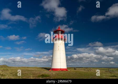 Der Leuchtturm List West an der Küste der Halbinsel Ellenbogen, List, Insel Sylt, Kreis Nordfriesland, Schleswig-Holstein, Deutschland, Europa | Li Stockfoto