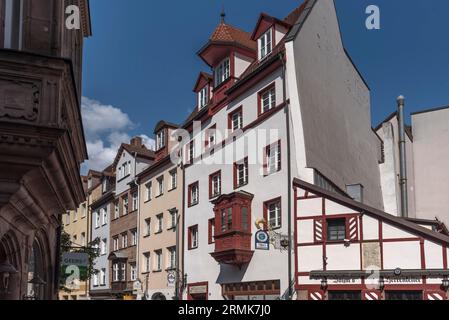 Historische Dachaufzugbucht, Theatergasse 17, Nürnberg, Mittelfranken, Bayern, Deutschland Stockfoto