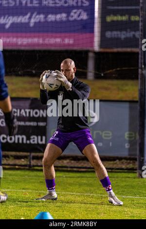 Sunshine North, Australien. 29 {Monatsname}, 2023. Melbourne Knights Torhüter Chris Oldfield führt Torwarttraining vor dem Spiel durch. Quelle: James Forrester/Alamy Live News Stockfoto