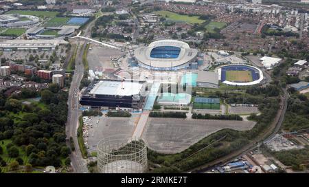 Aus der Vogelperspektive, vom Norden nach Süden, auf den Etihad Campus in Manchester. Einschließlich der neuen Co-OP Arena, die derzeit im Bau ist Stockfoto