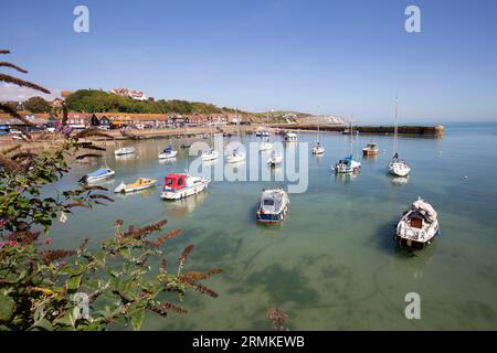 Kleine Boote im Hafen von Folkestone Kent England, Großbritannien Stockfoto