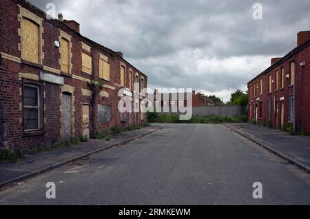 Verlassene Häuser in der Elm Street Ellesmere Port England Stockfoto