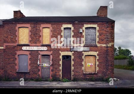 Verlassene Häuser in der Elm Street Ellesmere Port England Stockfoto