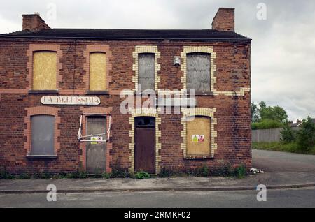 Verlassene Häuser in der Elm Street Ellesmere Port England Stockfoto