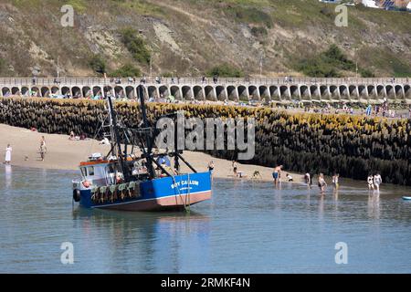 Kleine Boote im Hafen von Folkestone Kent England, Großbritannien Stockfoto