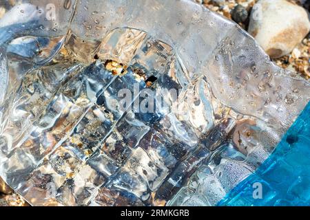 Plastikflasche wurde an einem Strand in Großbritannien entsorgt Stockfoto