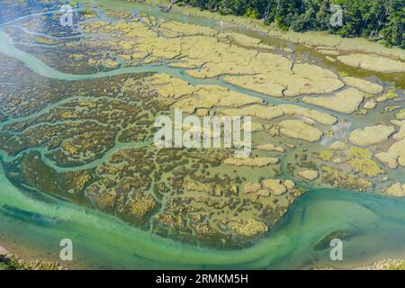 Luftaufnahme der Flussmündung La Ria bei Flut, Le Conquet, Département Finistere Pen AR Bed, Region Bretagne Breizh, Frankreich Stockfoto