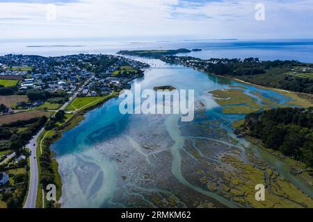 Luftaufnahme der Flussmündung La Ria bei Flut, Le Conquet, Département Finistere Pen AR Bed, Region Bretagne Breizh, Frankreich Stockfoto