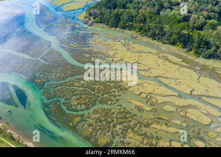 Luftaufnahme der Flussmündung La Ria bei Flut, Le Conquet, Département Finistere Pen AR Bed, Region Bretagne Breizh, Frankreich Stockfoto