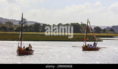 Parade alter Segelboote im Rade de Brest, Hafen von Le Faou, Département Finistere Penn-AR-Bed, Region Bretagne Breizh, Frankreich Stockfoto