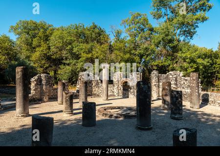 Überreste des Taufs in den archäologischen Ruinen von Butrint oder Butrinto-Nationalpark in Albanien Stockfoto