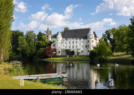 Drohnenschuss, Renaissanceschloss, Hagenau Castle, Mattig-Mündung, Sankt Peter am Hart, Innviertel, Oberösterreich, Österreich Stockfoto