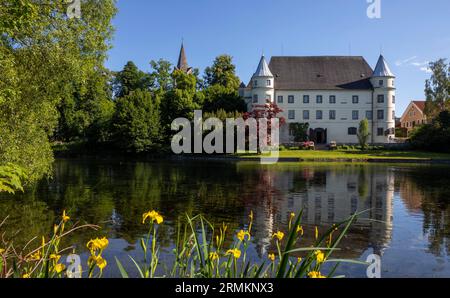 Drohnenschuss, Renaissanceschloss, Hagenau Castle, Mattig-Mündung, Sankt Peter am Hart, Innviertel, Oberösterreich, Österreich Stockfoto