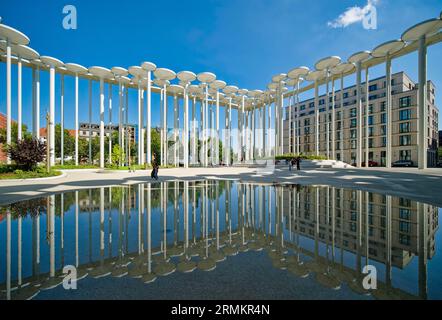 Saeulengarten, SAB Forum, Neubau Saechsische Aufbaubank, Leipzig, Sachsen, Deutschland Stockfoto