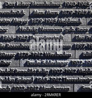 Denkmal für die ermordeten Juden von Wiesbaden, Name Ribbon, genannt Denkmal, Wiesbaden, Hessen, Deutschland Stockfoto