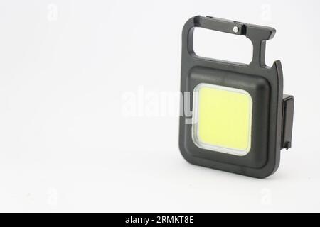 Mini-LED-Taschenlampe für Camping und andere nächtliche Outdoor-Aktivitäten isoliert auf weißem Hintergrund Stockfoto