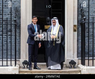 London, Vereinigtes Königreich. August 29 2023. Britischer Premierminister Rishi Sunak begrüßt Kronprinz von Kuwait Scheich Meshal Al-Ahmad Al-Jaber Al-Sabah in der Downing Street 10.Credit: Tayfun Salci / Alamy Live News Stockfoto