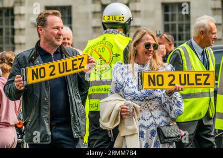 London, Großbritannien. 29. August 2023. Ein Stopp der ULEZ (Ultra Low Emission Zone) am Tag, an dem die erweiterte Zone in London eintrifft. Es ist auch Anti-Sadiq Khan (Bürgermeister von London) Protest in Whitehall. Guy Bell/Alamy Live News Stockfoto