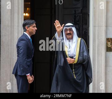 London, Vereinigtes Königreich. August 29 2023. Britischer Premierminister Rishi Sunak begrüßt Kronprinz von Kuwait Scheich Meshal Al-Ahmad Al-Jaber Al-Sabah in der Downing Street 10.Credit: Tayfun Salci / Alamy Live News Stockfoto