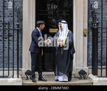 London, Großbritannien. 29. August 2023. Der britische Premierminister Rishi Sunak begrüßt heute seine Hoheit, den Kronprinzen Scheich Mishal Al-Ahmad Al-Jaber Al-Sabah von Kuwait, in der Downing Street 10 in Westminster. Quelle: Imageplotter/Alamy Live News Stockfoto