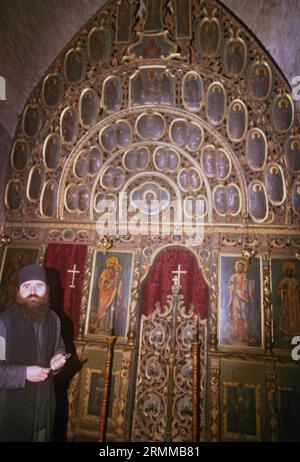 Kloster Bistrita, Kreis Neamt, Rumänien, ca. 2000. Die Ikonostase aus dem 18. Jahrhundert in der Kapelle. Stockfoto