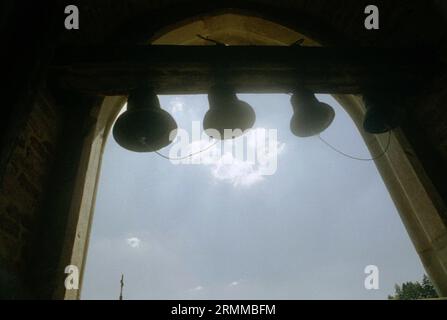 Neamt County, Rumänien, ca. 2000. Die Glocken im Kloster Bistrita. Stockfoto