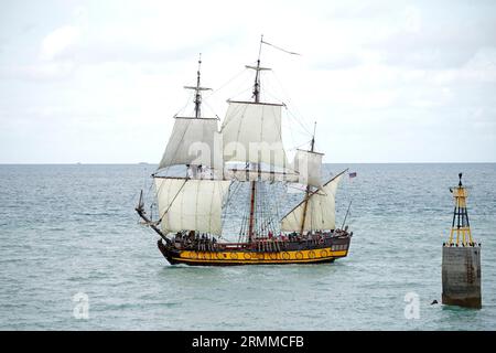 Shtandart Fregatte in Granville (Manche, Normandie, Frankreich) während des Voiles de Travail Festivals. Stockfoto