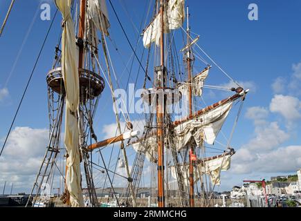 Shtandart Fregatte in Granville (Manche, Normandie, Frankreich) während des Voiles de Travail Festivals. Stockfoto