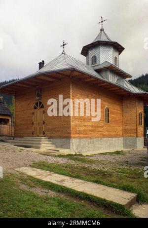 Suceava County, Rumänien, ca. 2000. Außenansicht des Klosters Rarau aus dem 15. Jahrhundert. Stockfoto