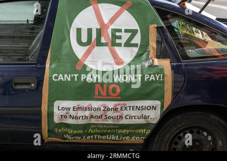 London, Großbritannien. 29. August 2023. ULEZ-Demonstration vor der Downing Street London UK Credit: Ian Davidson/Alamy Live News Stockfoto
