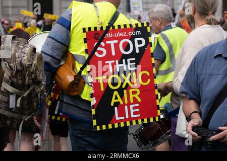 London, Großbritannien. 29. August 2023. ULEZ-Demonstration vor der Downing Street London UK Credit: Ian Davidson/Alamy Live News Stockfoto