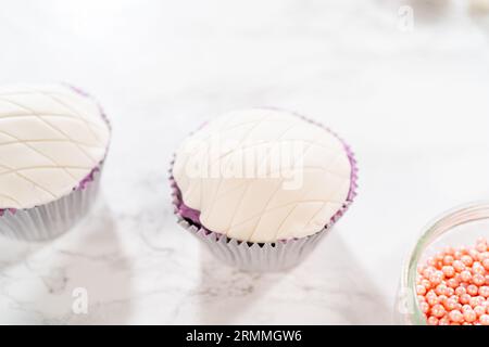 Extravagante Cupcakes für die Geburtstagsfeier Stockfoto