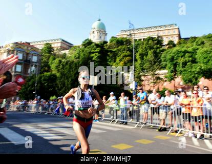 Läuferin beim Marathon-Lauf der Leichtathletik-Weltmeisterschaften auf der Stadtstraße in Budapest am 26. August. Sport, Wettbewerb, aktiver Lebensstil Stockfoto