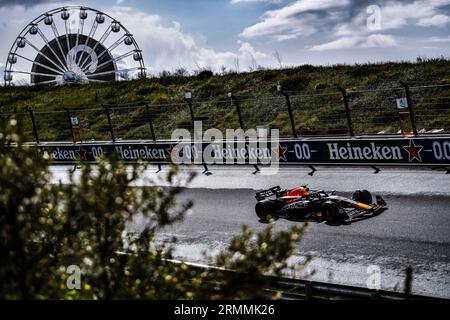 Zandvoort, Mezzolombardo, Niederlande. 27. August 2023. Der mexikanische Fahrer Sergio Perez ( Oracle Red Bull Racing) fährt während des FIA Formel-1-Grand Prix der Niederlande 2023 auf dem Zandvoort Circuit in Zandvoort, Niederlande (Credit Image: © Daisy Facinelli/ZUMA Press Wire) NUR REDAKTIONELL! Nicht für kommerzielle ZWECKE! Stockfoto