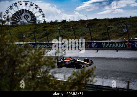 Zandvoort, Mezzolombardo, Niederlande. 27. August 2023. Der niederländische Fahrer Max Verstappen ( Oracle Red Bull Racing) fährt während des FIA Formel-1-Grand Prix der Niederlande 2023 auf dem Zandvoort Circuit in Zandvoort, Niederlande (Credit Image: © Daisy Facinelli/ZUMA Press Wire) NUR REDAKTIONELL! Nicht für kommerzielle ZWECKE! Stockfoto