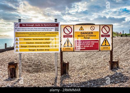 Gefahrenwarnschild des Verteidigungsministeriums Hythe Beach Schießstand Stockfoto