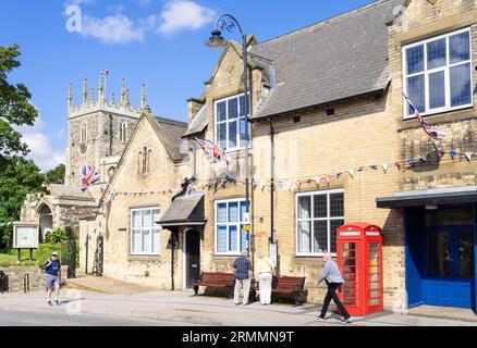 Hornsea St Nicholas Parish Hall Gemeindezentrum und St Nicholas Church Newbegin Hornsea East Riding of Yorkshire England GB Europe Stockfoto