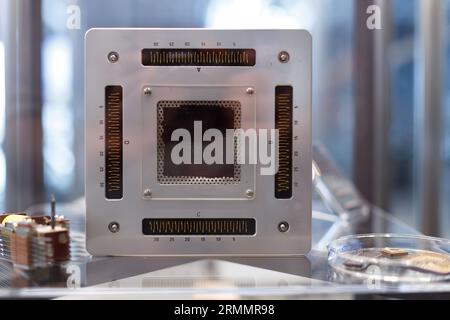 OSLO, NORWEGEN. 1. MAI 2022: Ausstellung für antike Computerprozessoren im Oslo Museum Stockfoto