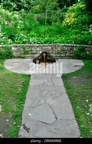 Chalice Well Gardens, Glasonbury, Somerset, England - Lions Head Fountain Stockfoto