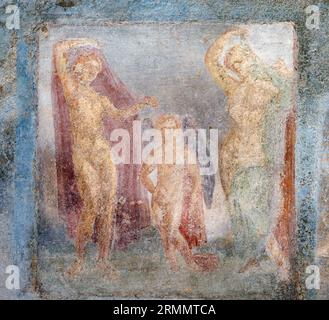 Archäologische Stätte Pompeji, Kampanien, Italien. Fresko, das sich auf den griechischen Mythos von Hermaphrodite und Salmacis bezieht. Haus der Venus in einer Muschel. Ca Stockfoto