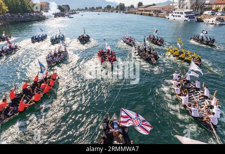 Metkovic, Neretva-Rennen, Ladja-Wettbewerbe, Startposition Stockfoto