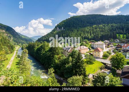 Ramingstein: Dorf Ramingstein, Schloss Finstergrün, Mur in Lungau, Salzburg, Österreich Stockfoto