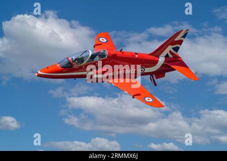 Die Red Arrows, offiziell als Royal Air Force Aerobatic Team bekannt, sind das Kunstflugteam der Royal Air Force mit Sitz in Waddington. Stockfoto