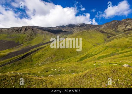 Auf der Khevsureti-Seite des Atsunta-Passes in Georgien Stockfoto