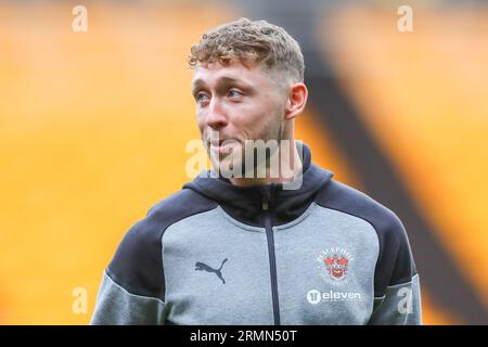 Matthew Pennington #5 von Blackpool kommt vor dem Carabao Cup Match Wolverhampton Wanderers vs Blackpool in Molineux, Wolverhampton, Großbritannien, 29. August 2023 (Foto: Gareth Evans/News Images) Stockfoto