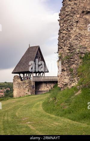 Ruine der Burg Nógrád in Ungarn. Sie wurde im 17. Jahrhundert durch einen Blitzschlag zerstört. Stockfoto