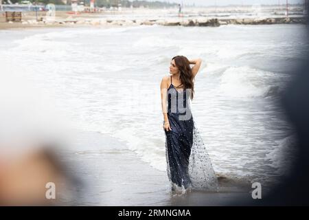 Lido Di Venezia, Italien. 29. August 2023. Die Patronin Caterina Murino posiert für einen Fototermin während des 80. Internationalen Filmfestivals in Venedig am 29. August 2023 in Venedig. © Foto: Cinzia Camela. Quelle: Live Media Publishing Group/Alamy Live News Stockfoto