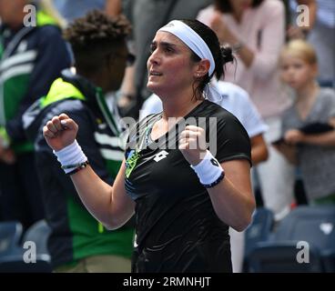 New York, Usa. 29. August 2023. US Open Flushing Meadows 29/08/2023 Day 2 ons Jabeur (tun) gewinnt in der ersten Runde das Match Credit: Roger Parker/Alamy Live News Stockfoto