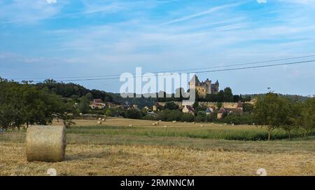 Monfort, in der Nähe von sarlat la caneda dordogne frankreich Chateau de monfort, Blick und Umgebung Stockfoto