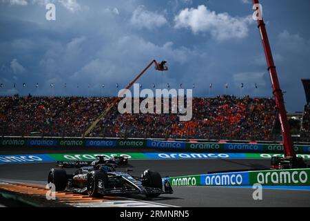 27. August 2023, Zandvoort, Mezzolombardo, Niederlande: Britis-Fahrer George Russell (Mercedes AMG Petronas F1 Team) fährt während des FIA Formel-1-Grand Prix der Niederlande 2023 auf dem Zandvoort Circuit in Zandvoort, Niederlande. (Bild: © Daisy Facinelli/ZUMA Press Wire) NUR REDAKTIONELLE VERWENDUNG! Nicht für kommerzielle ZWECKE! Stockfoto